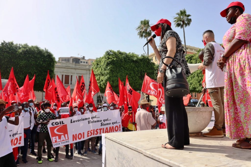 Manifestazione migranti piazza italia