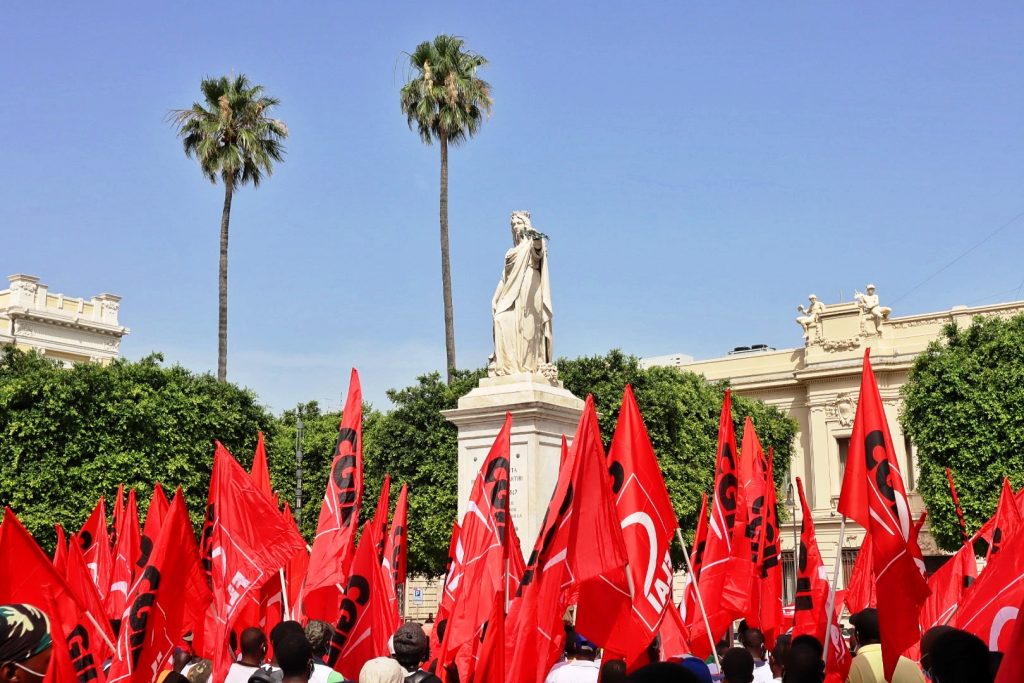 Manifestazione migranti piazza italia