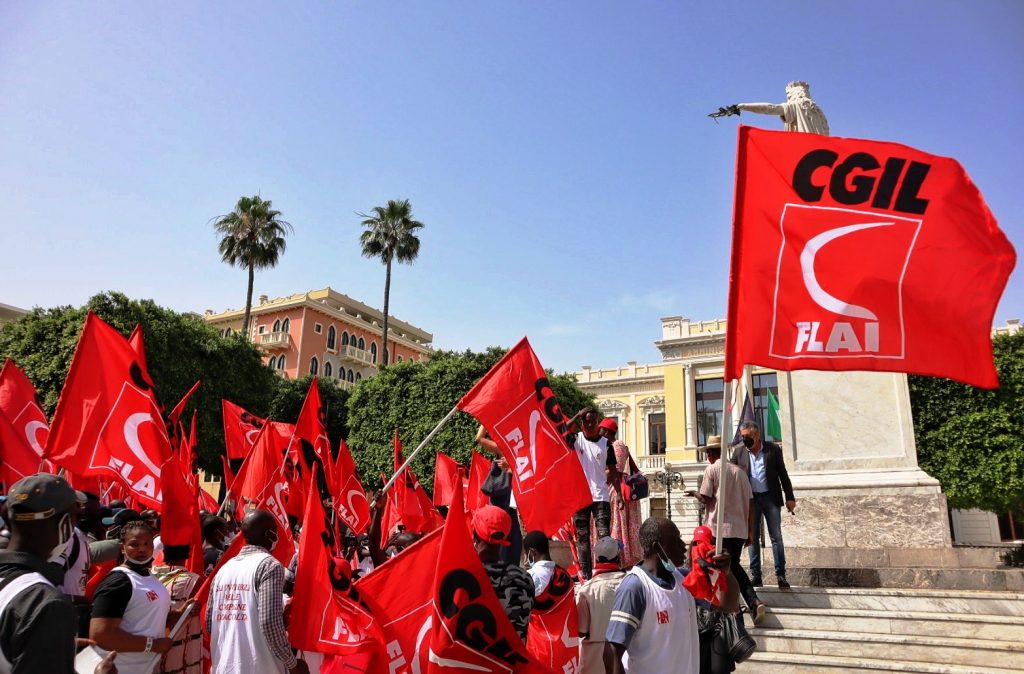 Manifestazione migranti piazza italia
