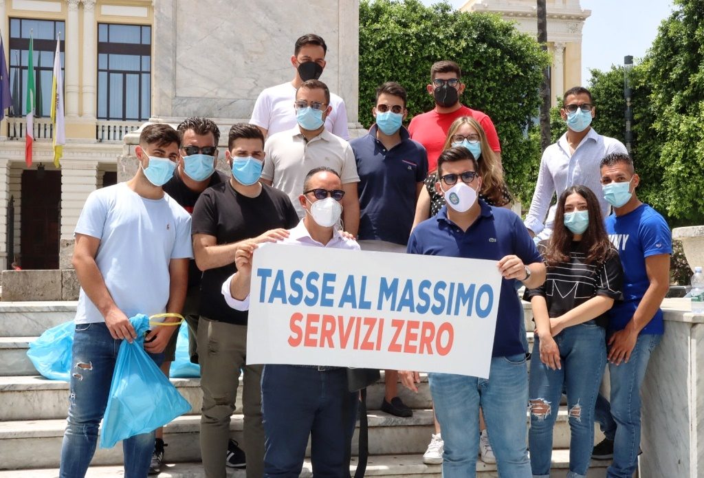 Sit in dei Giovani di Forza Italia a Piazza Italia