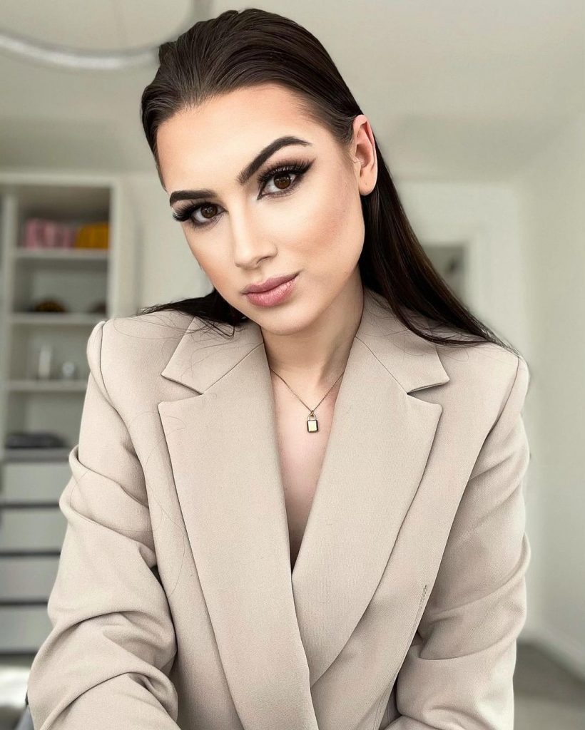 alexx loboda moglie placheta