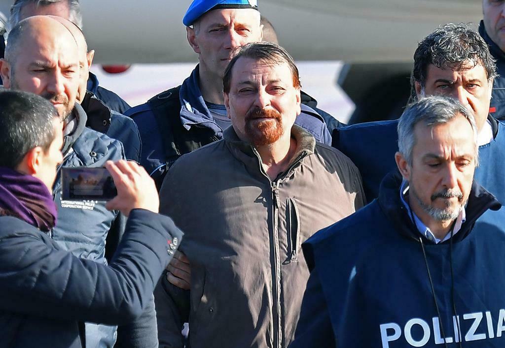 Cesare Battisti trasferito da Rossano al carcere Ferrara: era in sciopero della fame per protesta - Vimarsana News