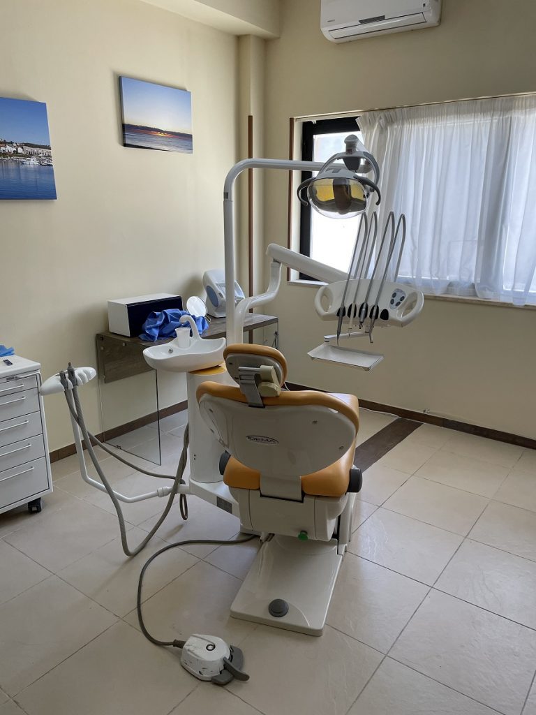 falso dentista catanzaro