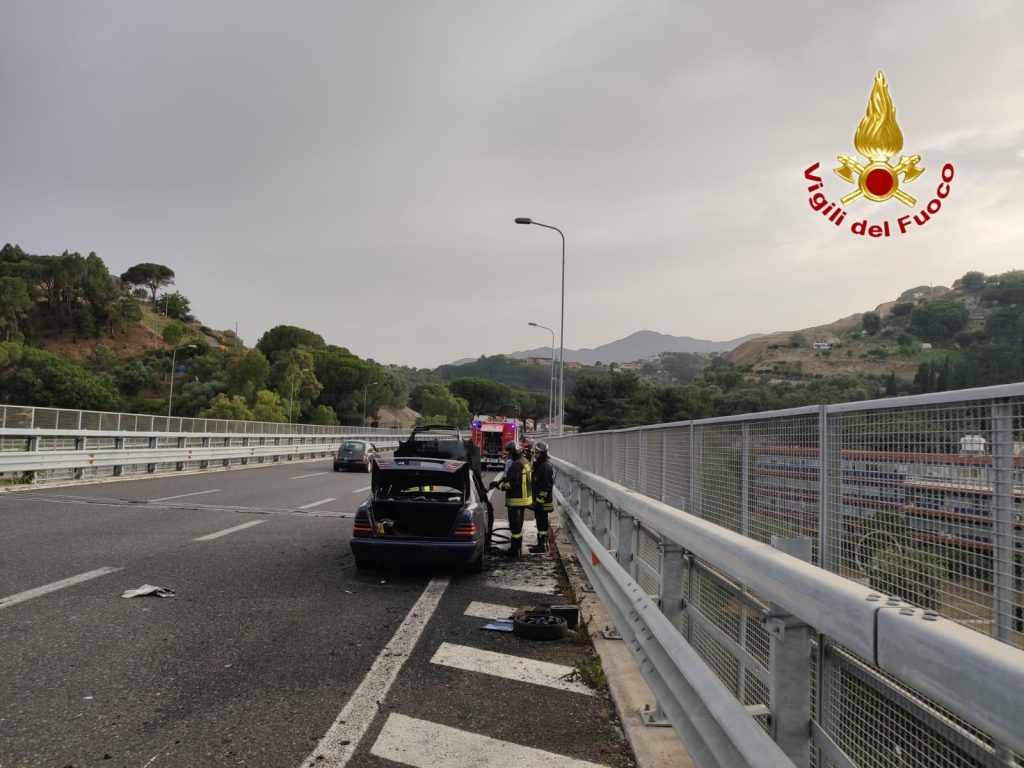 incendio auto messina