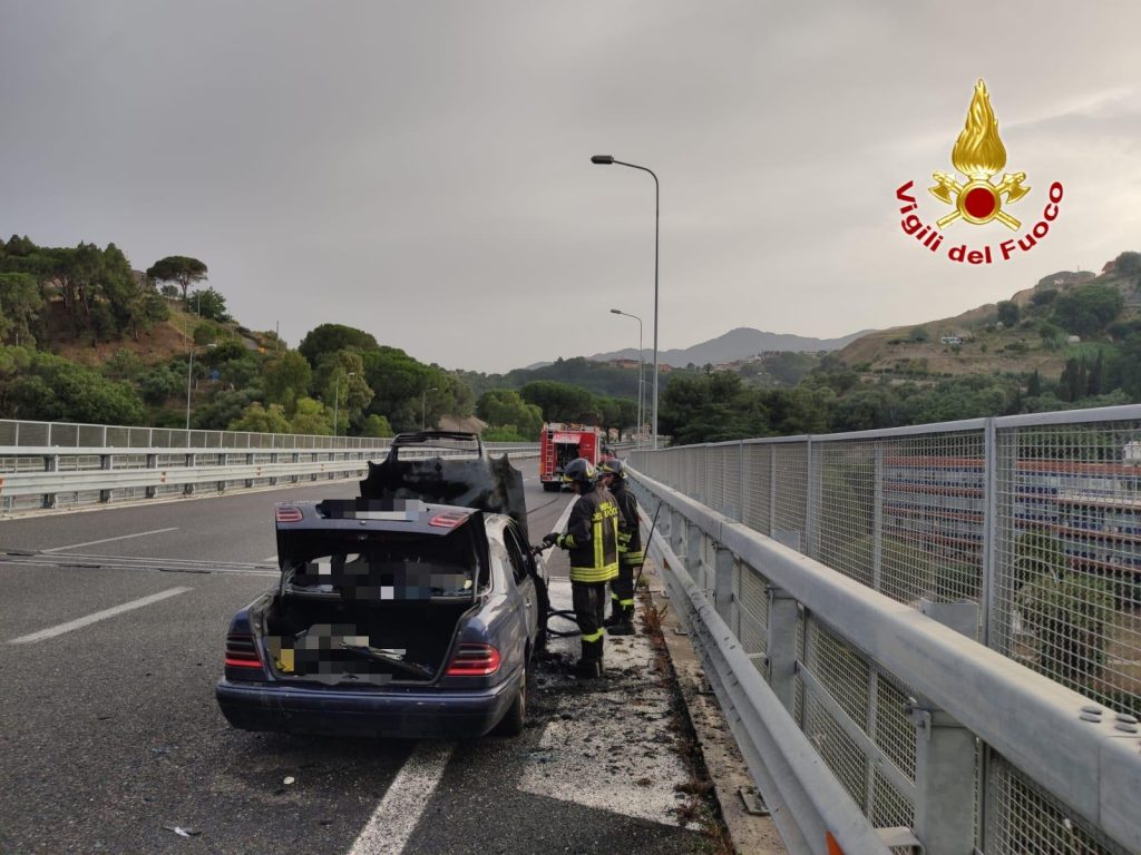 incendio auto messina