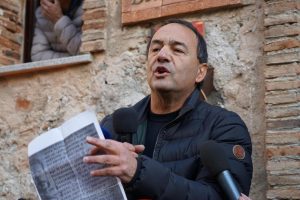 mimmo lucano ex sindaco riace