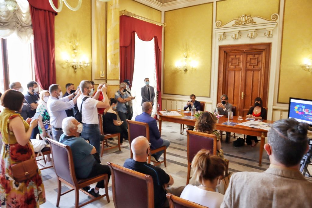 Reggio Calabria: lunedì a Palazzo San Giorgio la presentazione del calendario dell’Estate Reggina. Ad illustrare il ricco programma di iniziative il sindaco Giuseppe Falcomatà