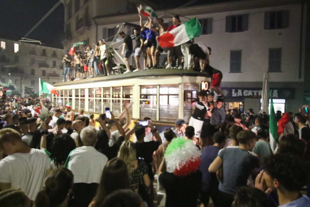 Festa italiani per la vittoria dell'Europeo (2)