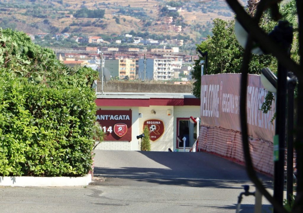 I calciatori della Reggina arrivano al Sant'Agata (1)