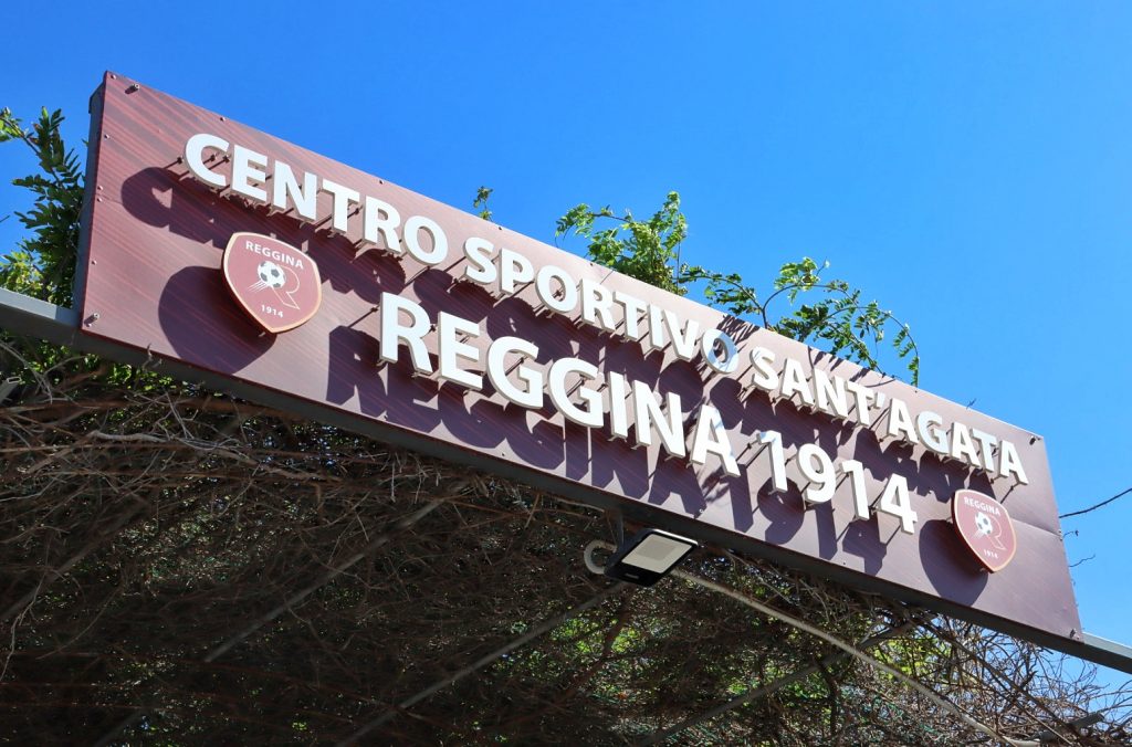 I calciatori della Reggina arrivano al Sant'Agata (1)