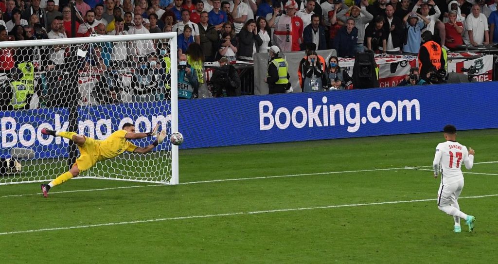 Il rigore parato da Donnarumma