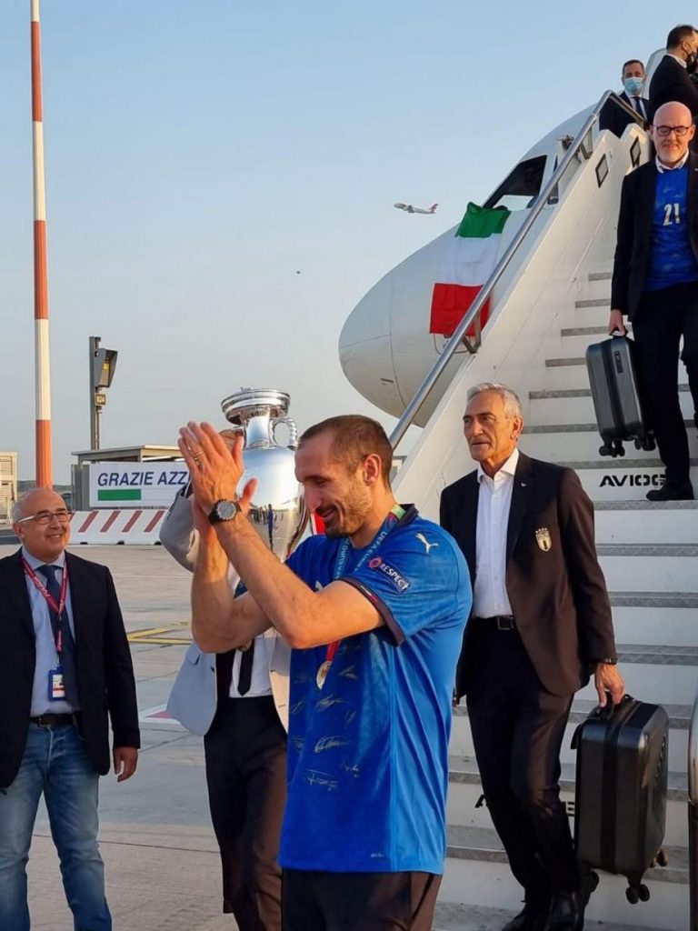 La Nazionale italiana torna a Roma con la Coppa (1)