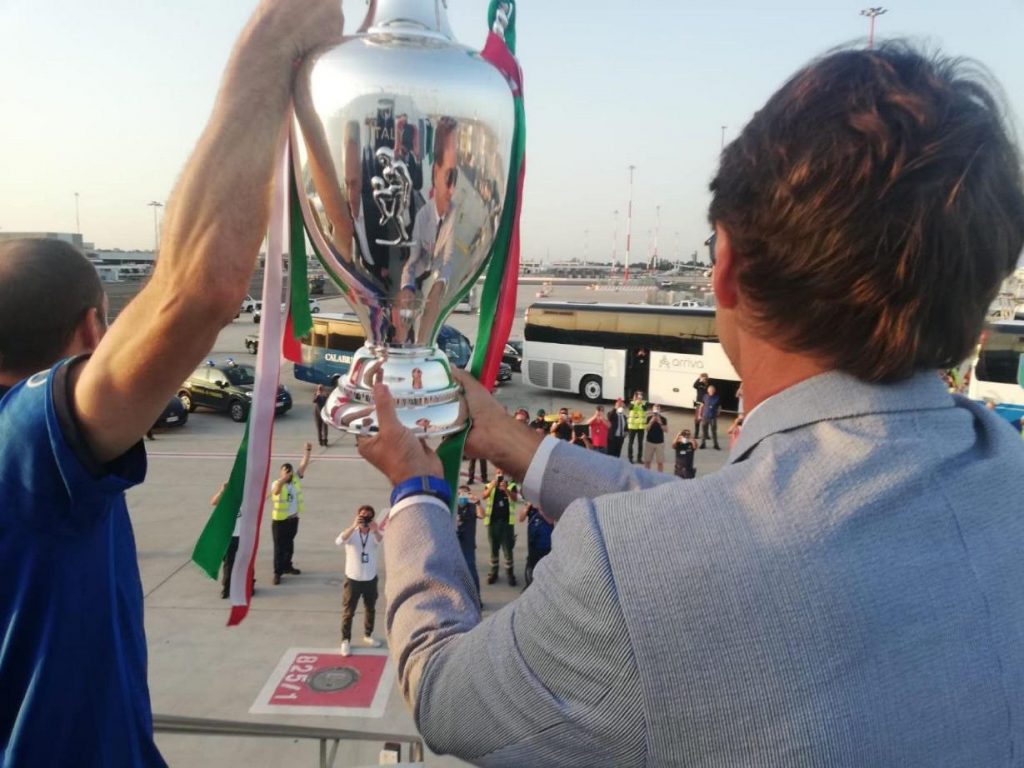 La Nazionale italiana torna a Roma con la Coppa (1)