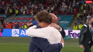 L'abbraccio tra Vialli e Mancini