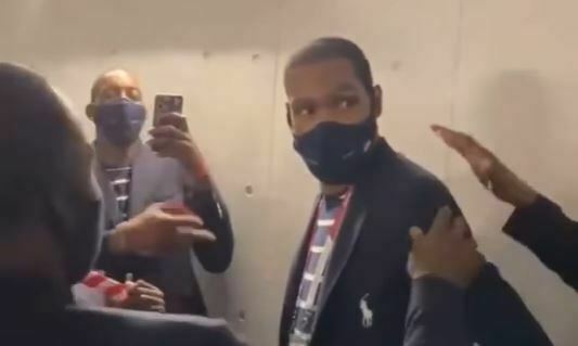 Scherzo compleanno Kevin Durant alle Olimpiadi