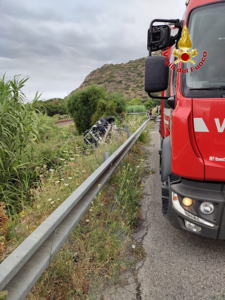 Tir si ribalta a patti