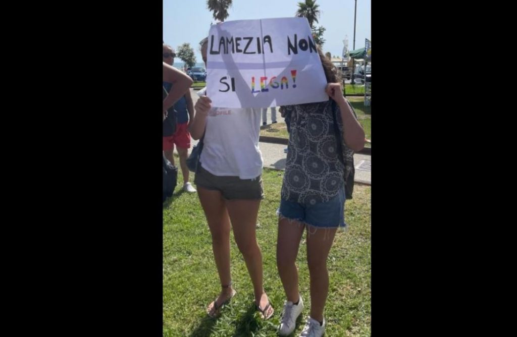 contestatrici salvini a gizzeria