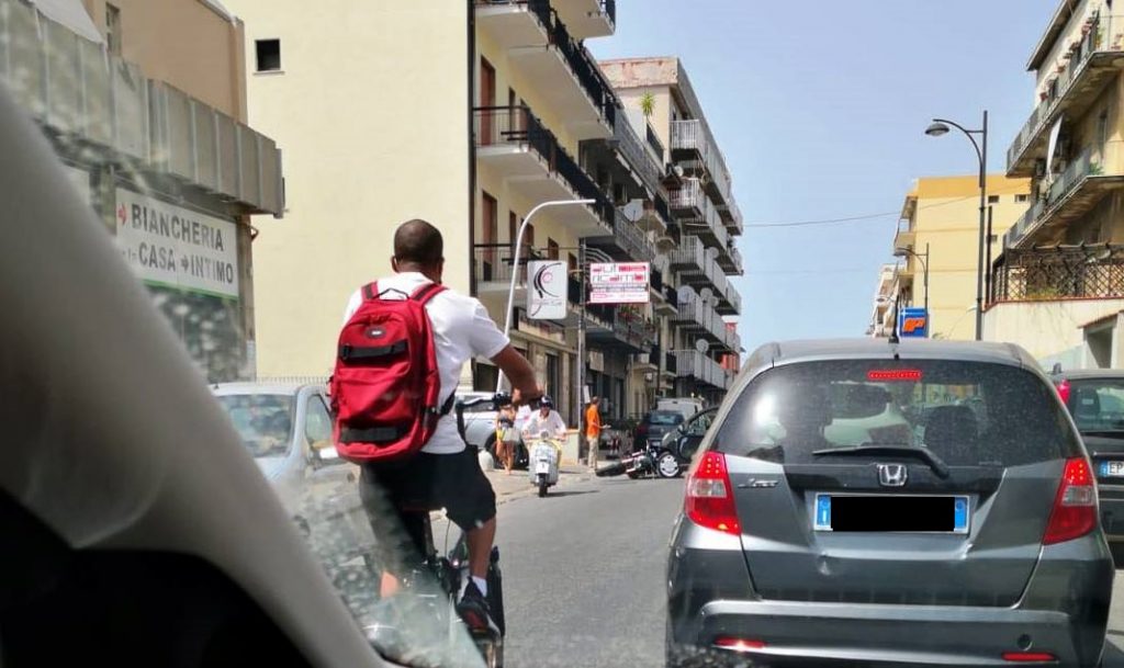Reggio Calabria, incidente in Via Nazionale Pentimele: scooter a terra ...