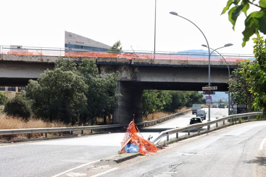 ponte sant'anna caduta calcinacci