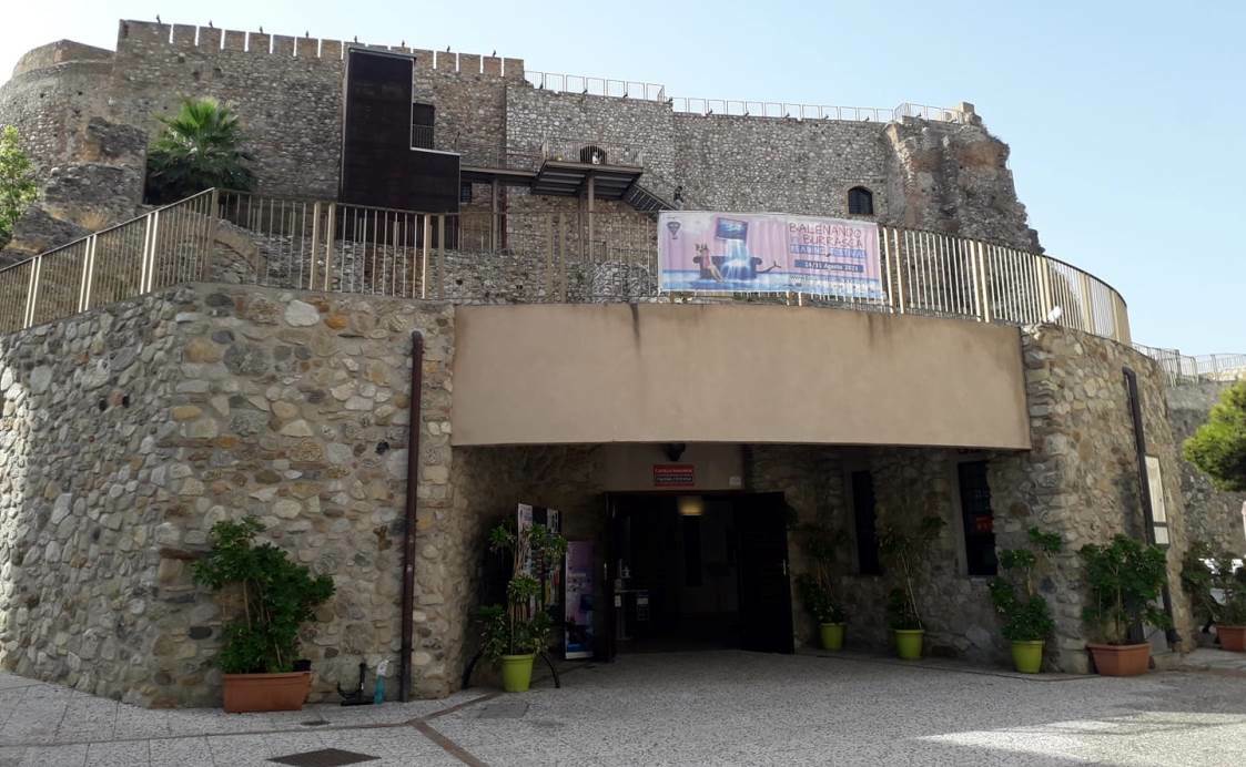 Reggio Calabria, questa sera il Castello Aragonese ospita Balenando Reading Festival: il programma - Vimarsana News