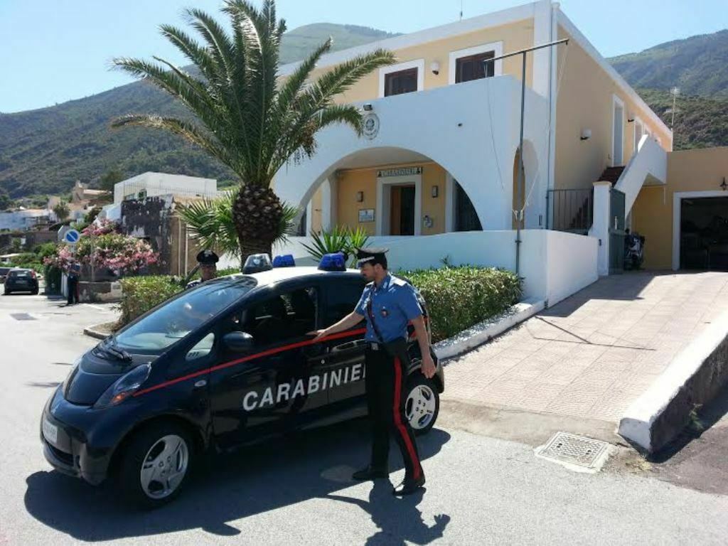Isole Eolie, controlli serrati sulla movida: chiusi locali a Lipari e Stromboli per assembramenti - Vimarsana News