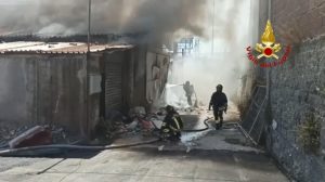 Incendio messina deposito