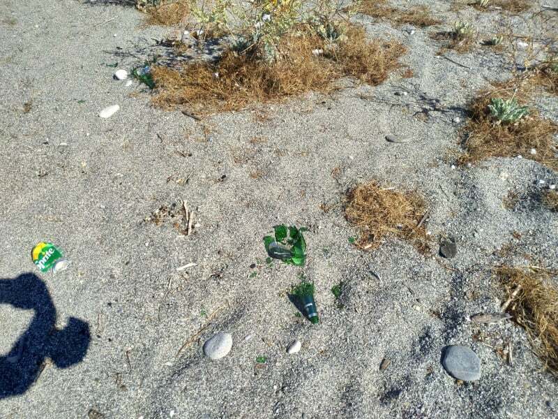 Spazzatura spiaggia Saline