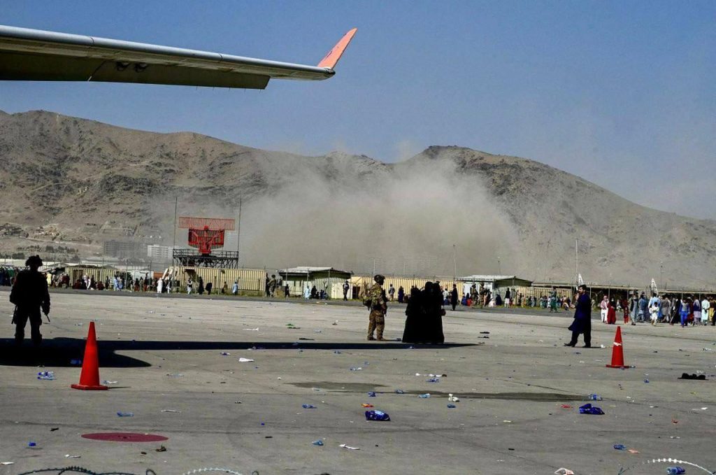 attacco kamikaze all'aeroporto di Kabul