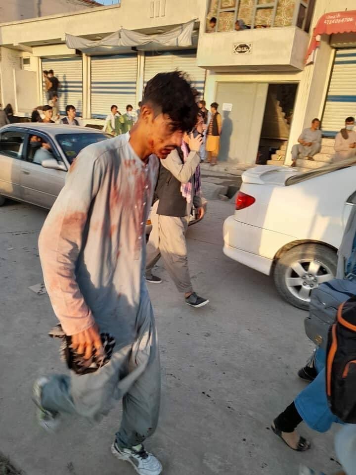 attacco kamikaze all’aeroporto di Kabul