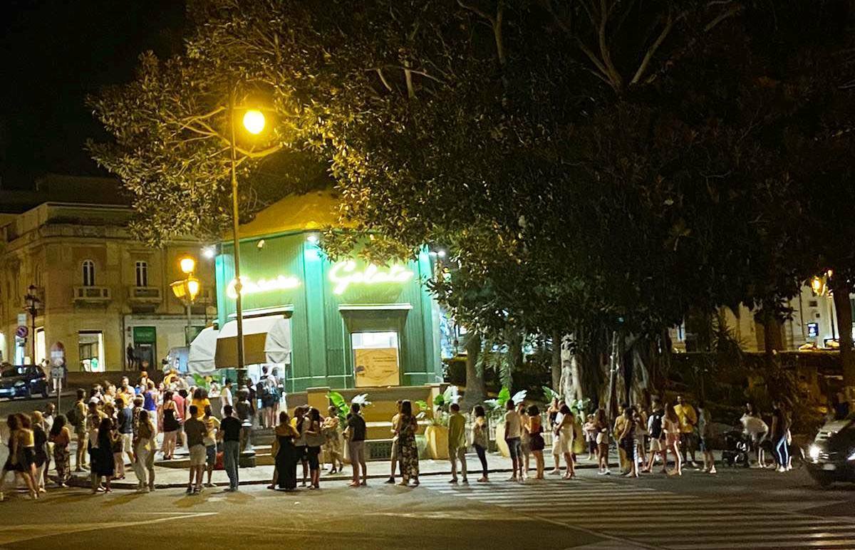 Reggio Calabria, per i turisti d'agosto appuntamento fisso con i Bronzi di Riace e il gelato di Cesare - Vimarsana News