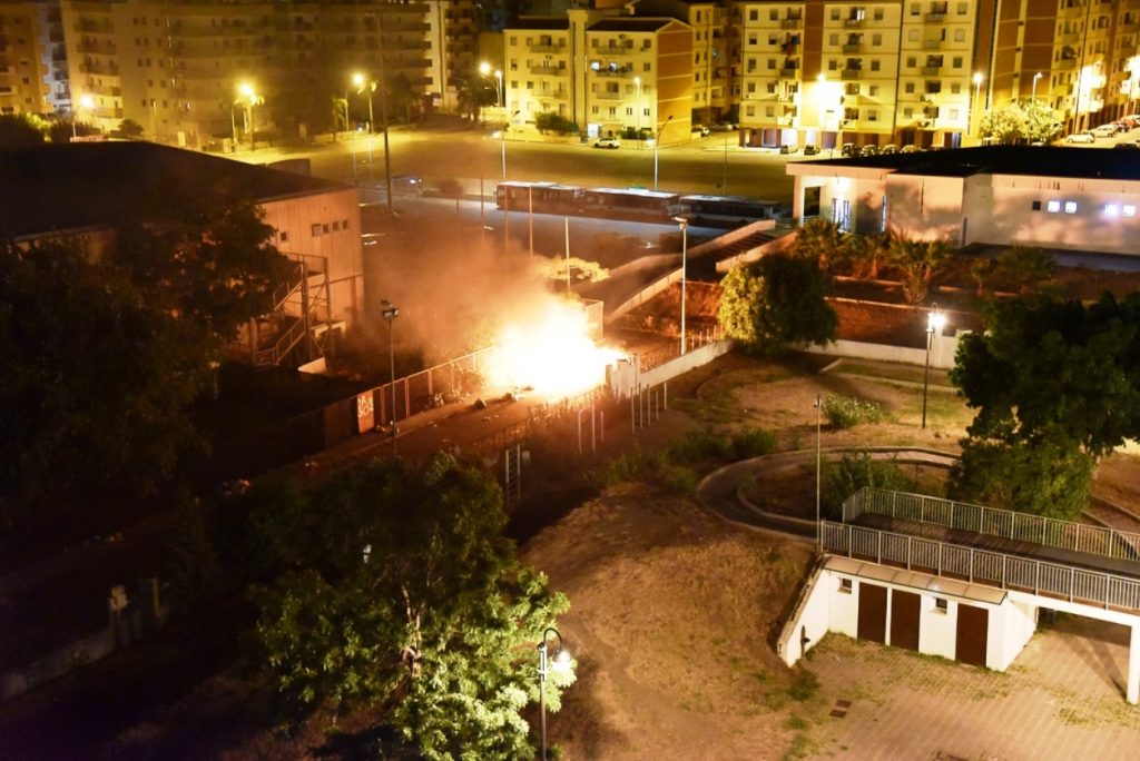 incendio rifiuti largo botteghelle