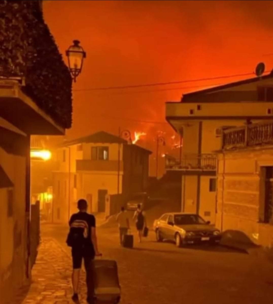 UniCredit: sostegno alle Province di Catanzaro, Reggio Calabria e Vibo Valentia danneggiate dagli incendi. Moratoria sui mutui e finanziamenti a tasso agevolato per famiglie e aziende - Vimarsana News