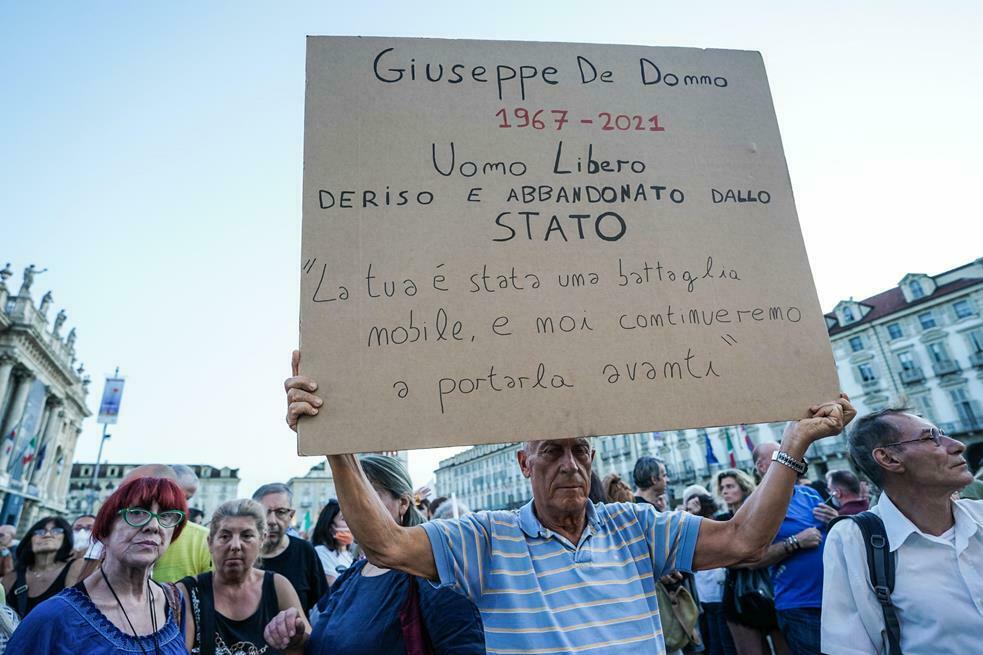 proteste a torino contro il green pass