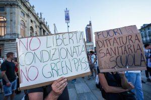proteste a torino contro il green pass