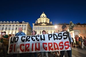 proteste a torino contro il green pass