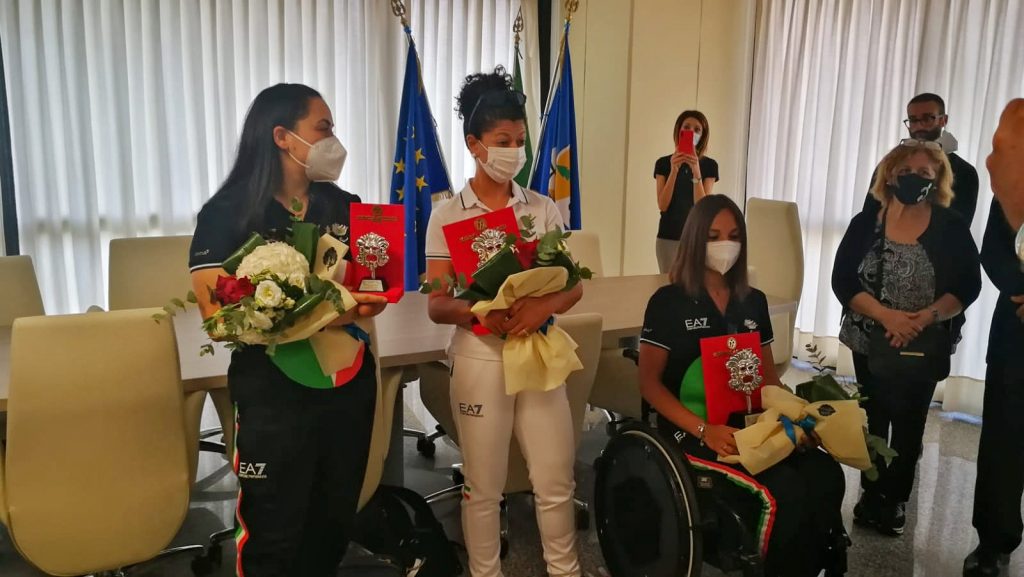Premiazione atlete Paralimpiadi calabresi a Reggio Calabria anna barbaro enza petrilli raffaella battaglia
