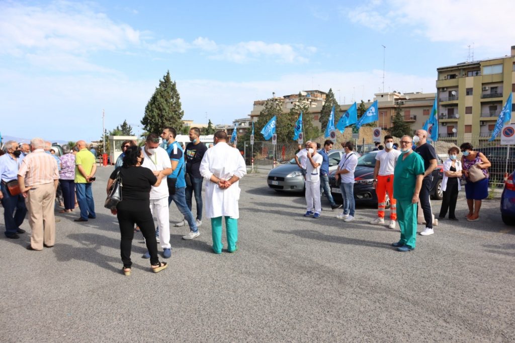 manifestazione UIL e medici ospedale reggio calabria