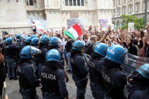 milano manifestazione no green pass scontri polizia