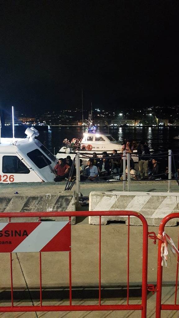 sbarco migranti notte messina