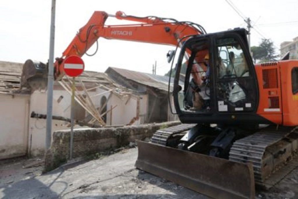 Abbattimento baracche messina
