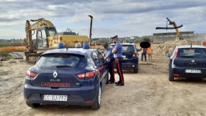 Controllo carabinieri cantiere edile