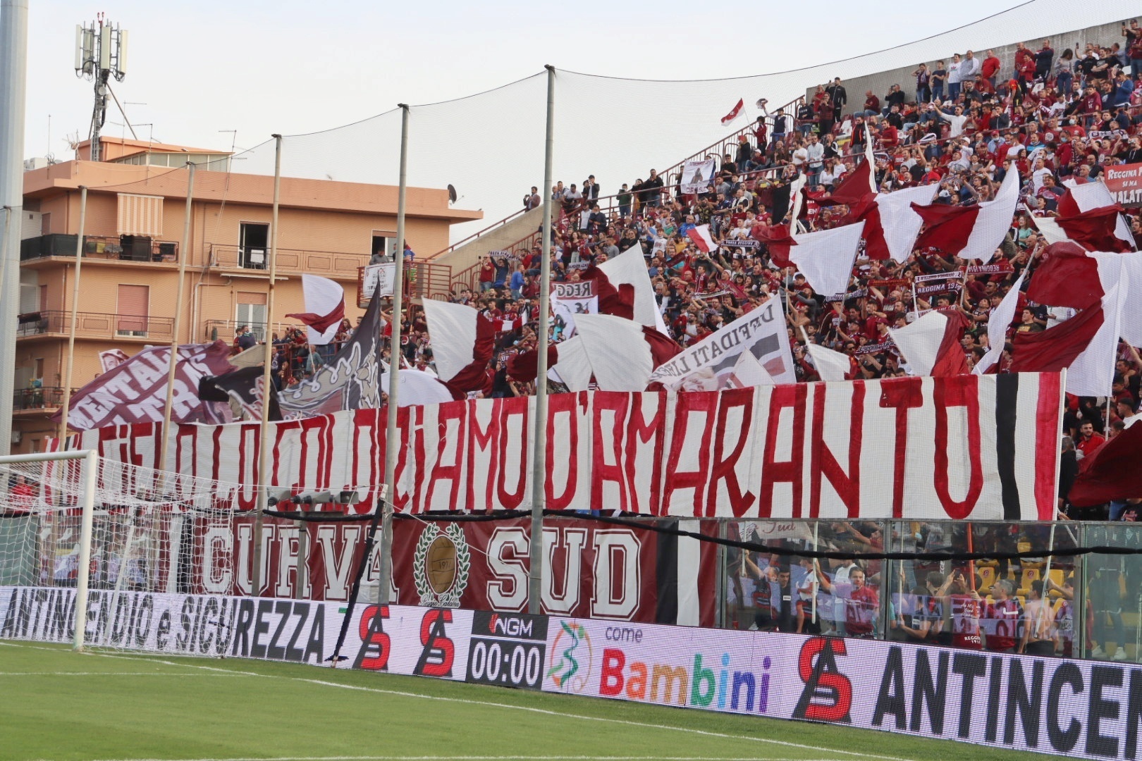 Reggina-Parma tifosi curva sud stadio granillo