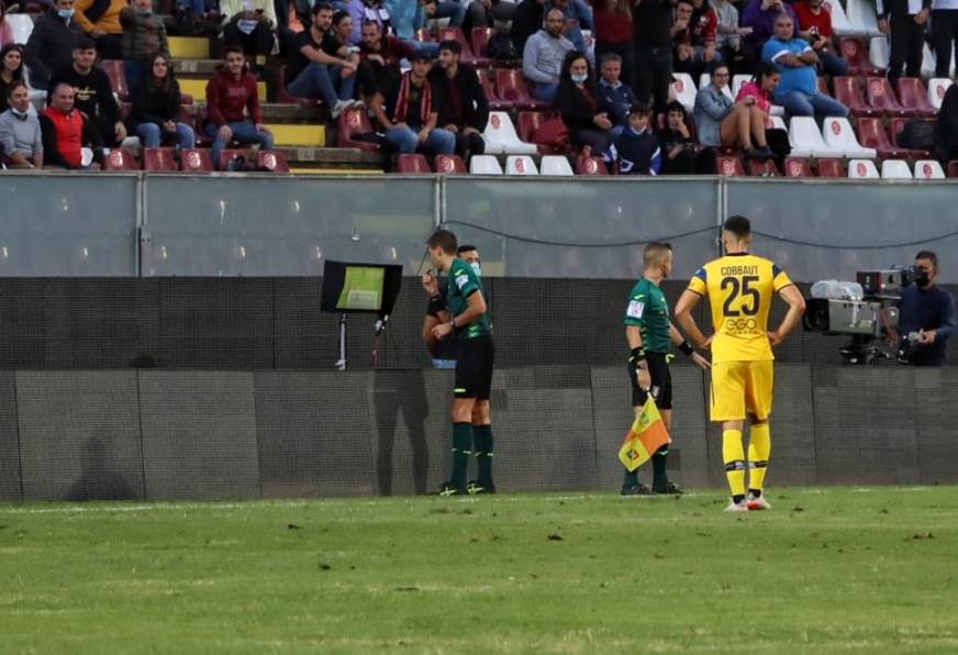 reggina-parma arbitro al var