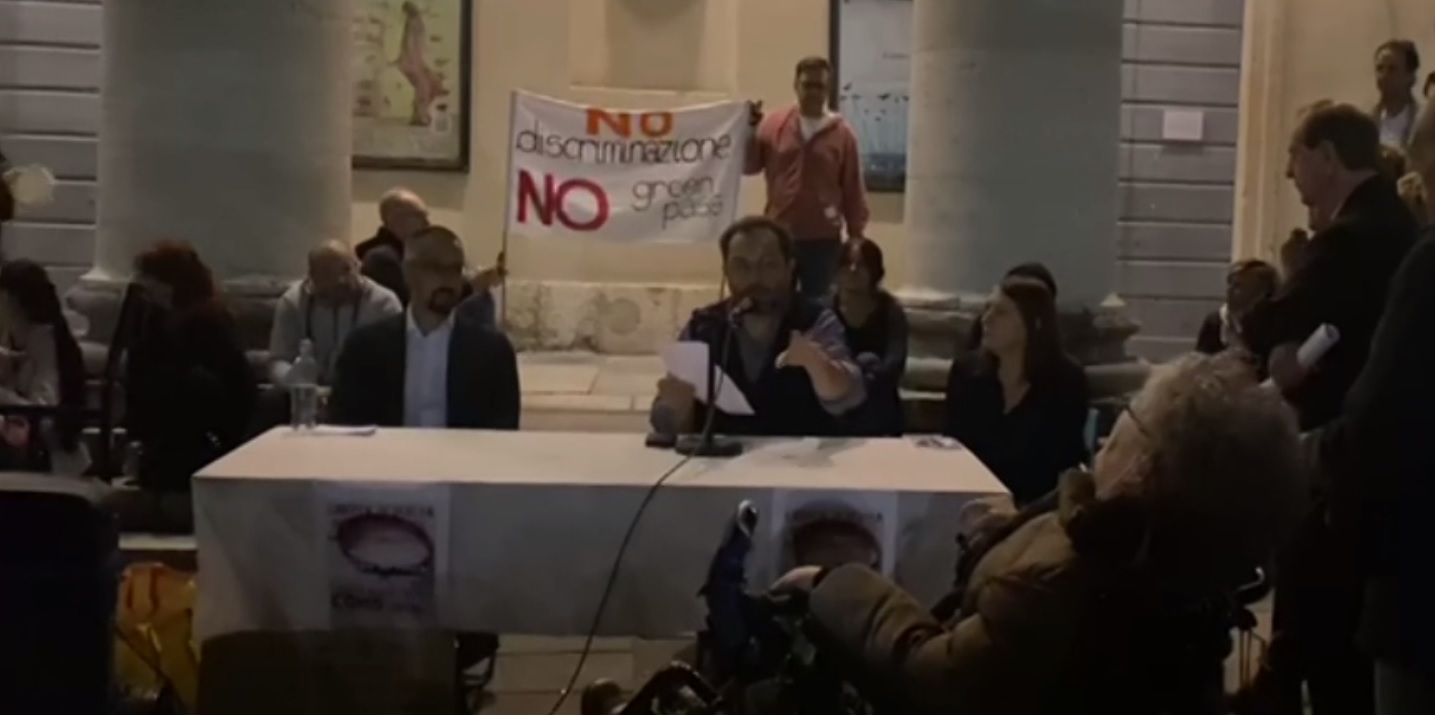 dottor cosentino protesta green pass como