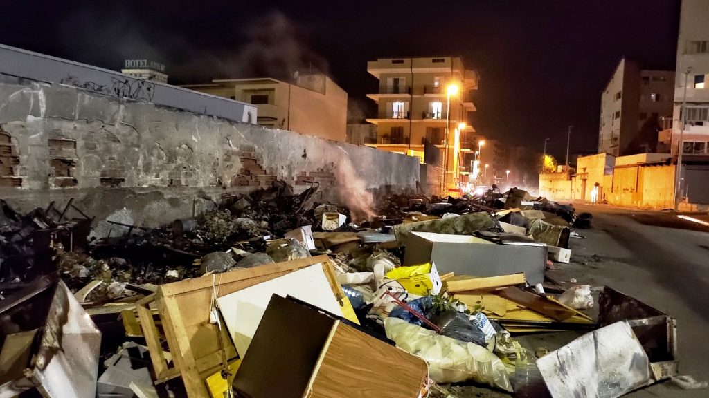 incendio rifiuti ciccarello