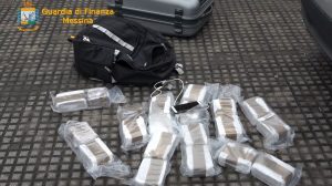 messina hashish sequestro arrestato corriere