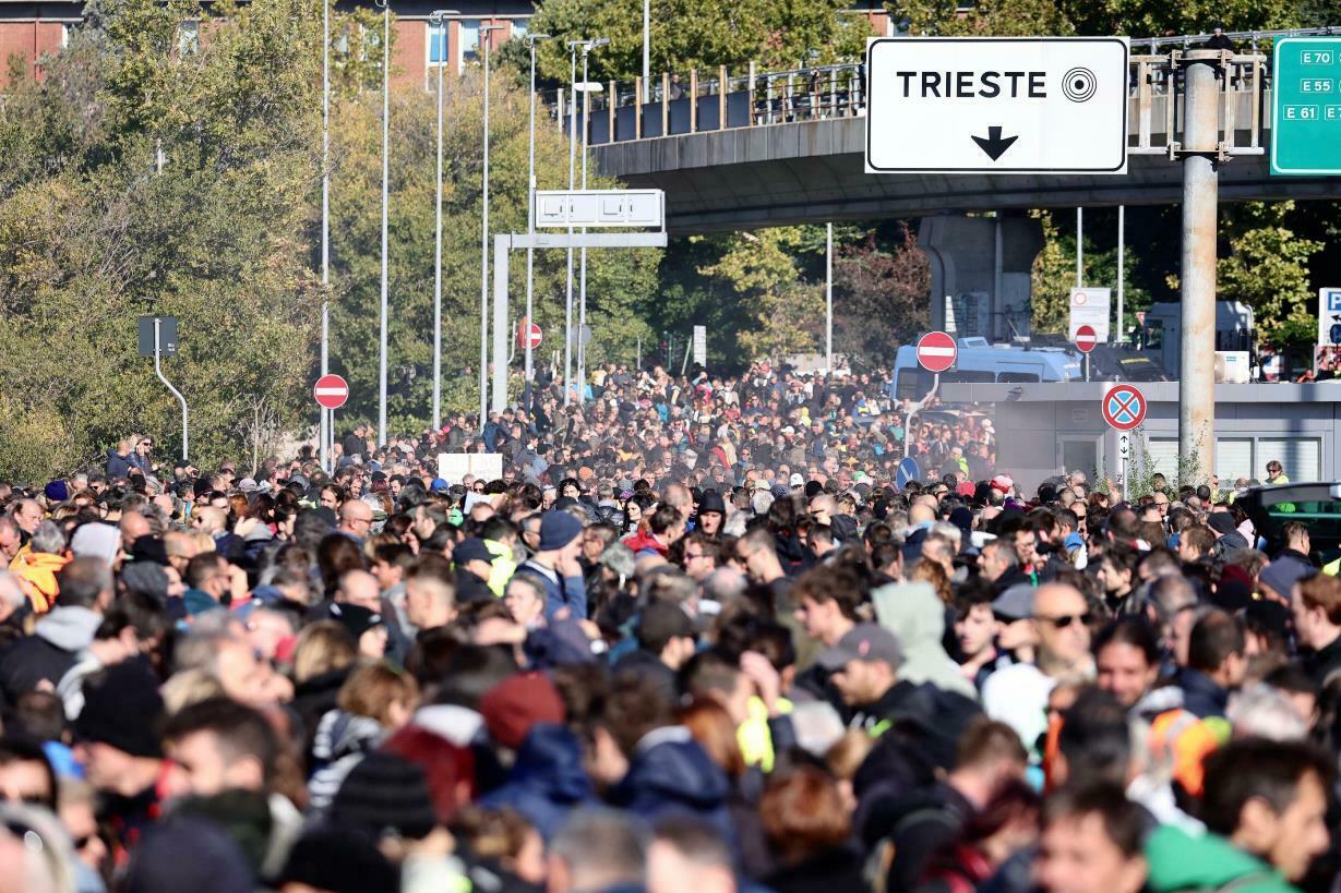 protesta-no-green-pass-portuali-trieste