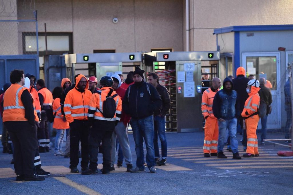 proteste no green pass porto genova 06