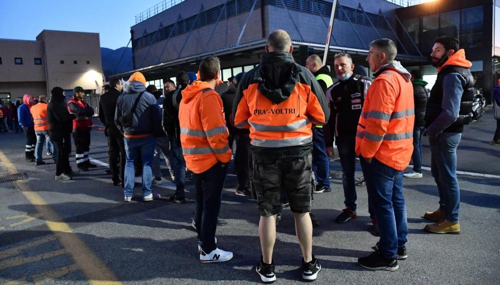proteste no green pass porto genova