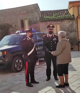 Proseguono gli incontri di sensibilizzazione condotti dai Carabinieri della Compagnia di Taormina nei vari centri dei comuni dell’hinterland taorminese per sensibilizzare la popolazione locale e fornire consigli su come prevenire e contrastare il fenomeno delle truffe agli anziani